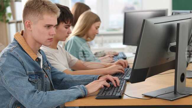 Над 22 000 ученици преминаха онлайн обучения за безопасно поведение в интернет