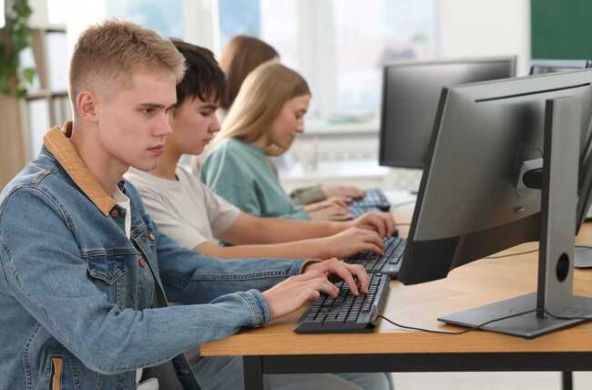 Над 22 000 ученици преминаха онлайн обучения за безопасно поведение в интернет