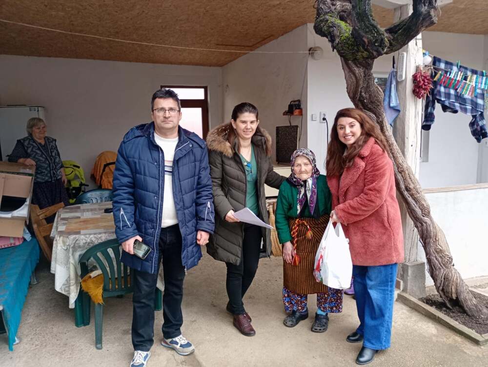 Благотворителна инициатива на ученици, учители и социални работници от село Камбурово подкрепи деца и възрастни в нужда