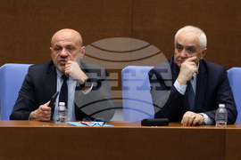 Парламент - вот на недоверие - дебати