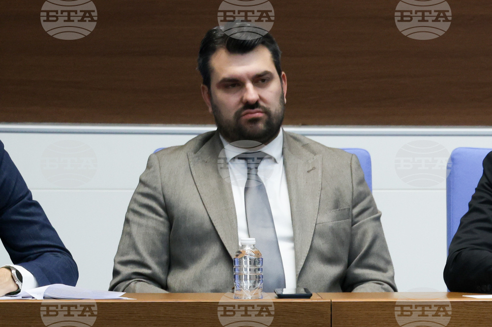 Outgoing Foreign Minister Georgiev Leaves Board of Peace Ratification to Next National Assembly