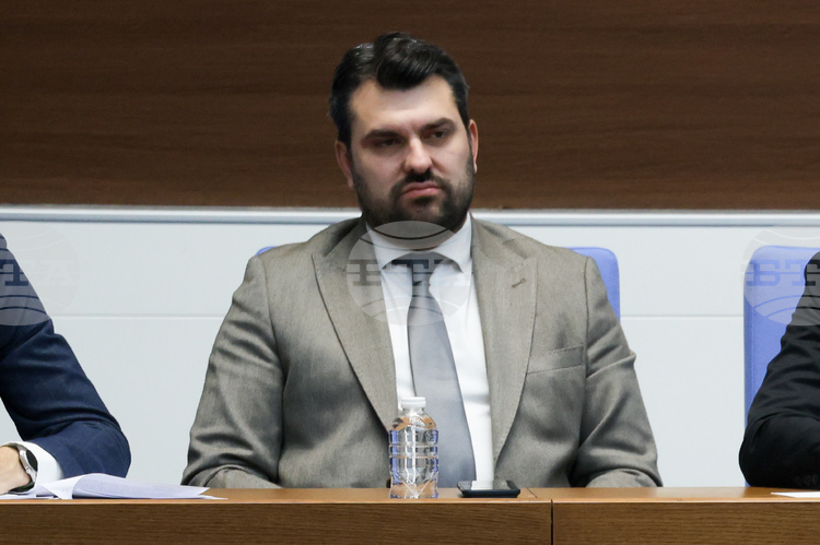 Outgoing Foreign Minister Georgiev Leaves Board of Peace Ratification to Next National Assembly