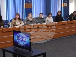 Студенти от специалност „Немска филология“ на Софийския университет „Св. Климент Охридски“ (СУ) заедно с преподавателя си доц. д-р Ренета Килева-Стаменова бяха на посещение в Българската телеграфна агенция (БТА)