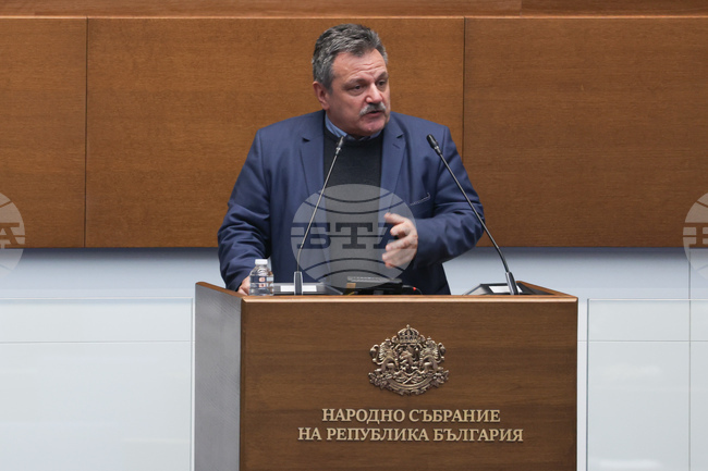 Всеки, който е на място на инцидент с възникнало спешно състояние, може да оказва първа помощ с автоматичен външен дефибрилатор, реши парламентът