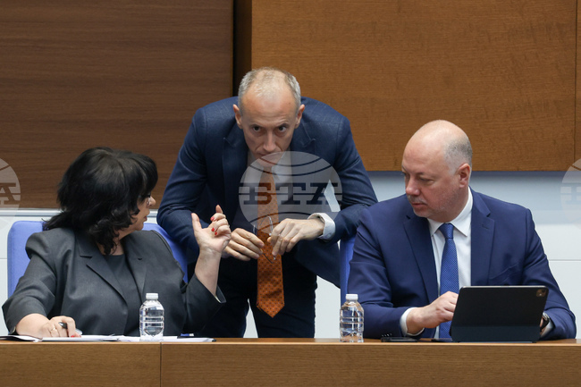 Министрите Теменужка Петкова и Красимир Вълчев влязоха в сблъсък с Асен Василев от ПП-ДБ за парите за образование, наука и здравеопазване 