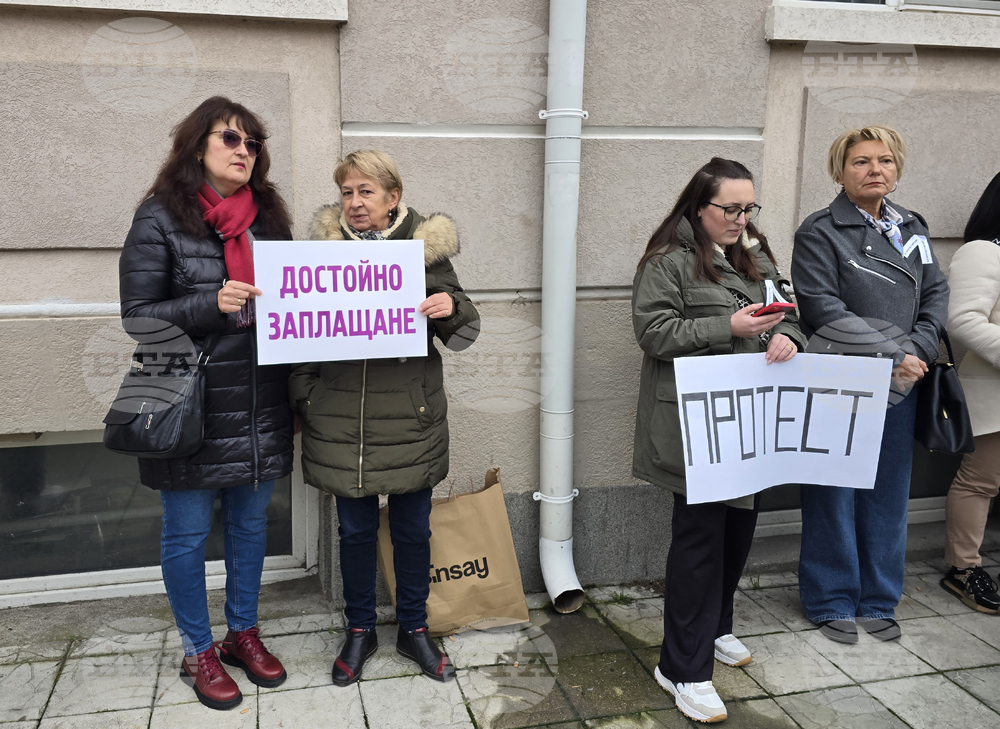 Сливен - здравни работници - протест