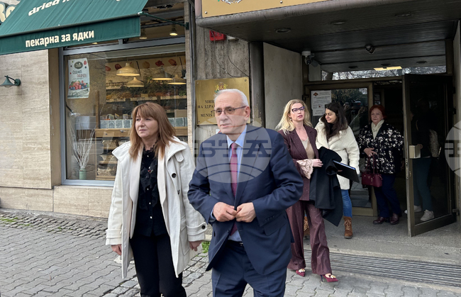 От догодина ще разпределим много сериозен финансов ресурс за професионалистите по здравни грижи, каза министър Силви Кирилов