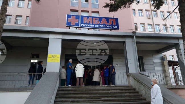 В Перник медицински сестри излязоха на протест с искания за достойно заплащане