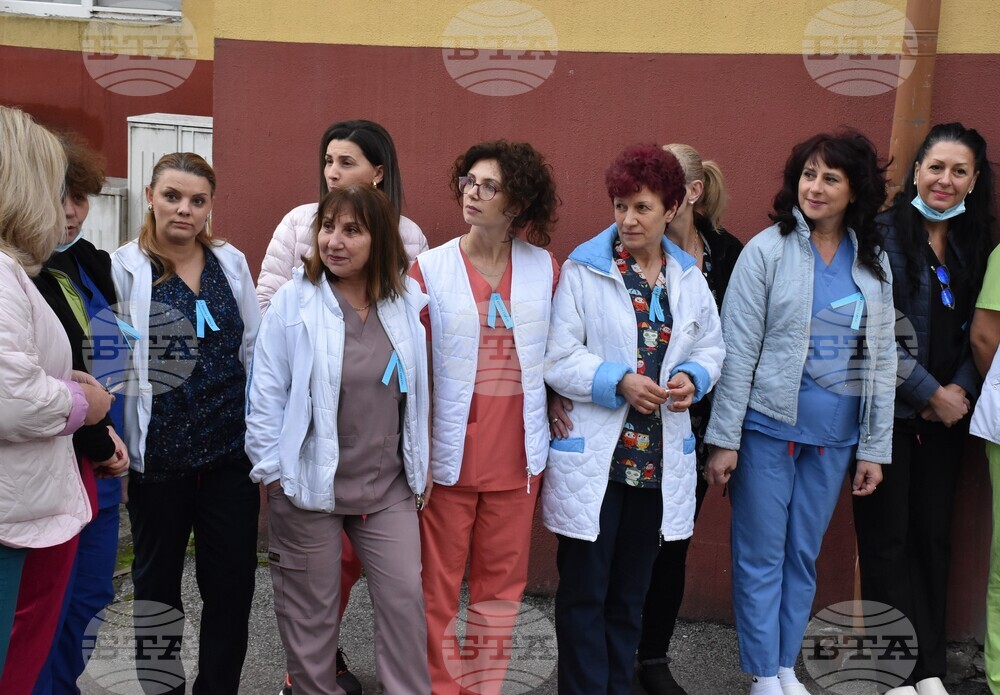 Медицински сестри от Хасково обявиха символичен протест с искане за достойно заплащане