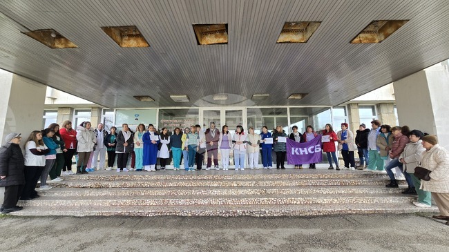 Медицински специалисти от ловешката болница излязоха на едночасов протест 