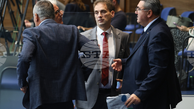 Депутатите ще гласуват по внесения вот на недоверие към кабинета "Желязков" утре в 13:30 часа