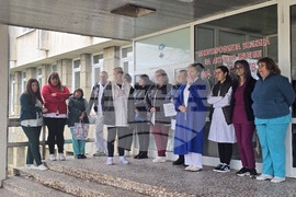 Ловеч - медицински специалисти - протест