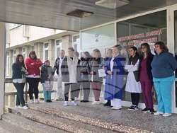 Ловеч - медицински специалисти - протест