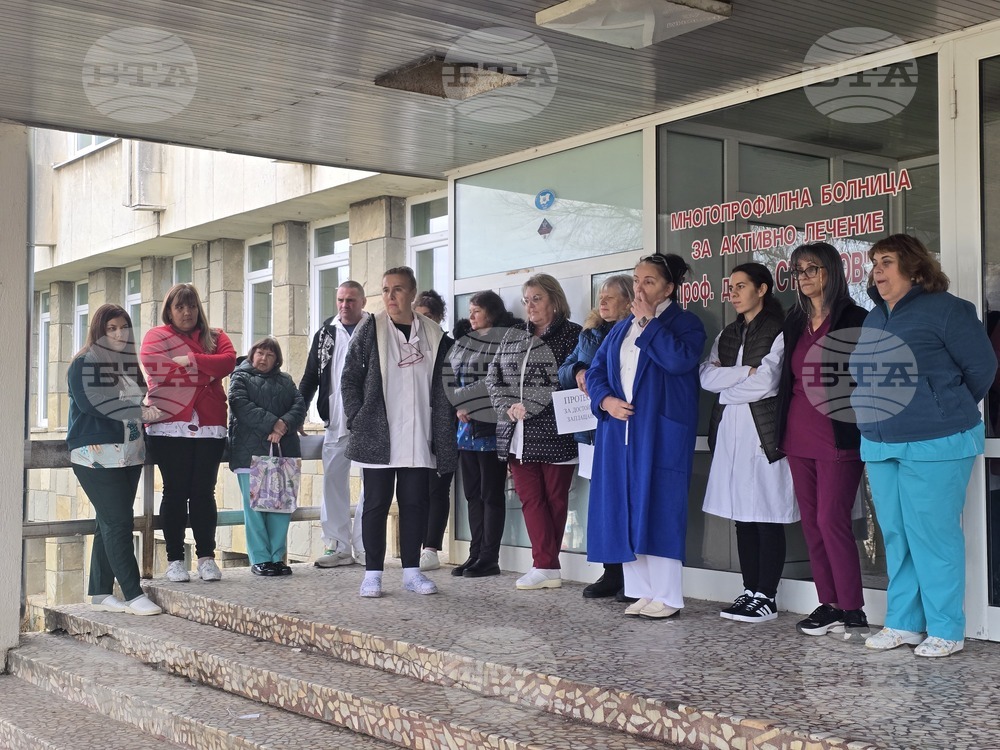 Ловеч - медицински специалисти - протест