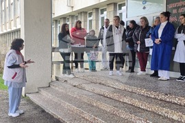 Ловеч - медицински специалисти - протест