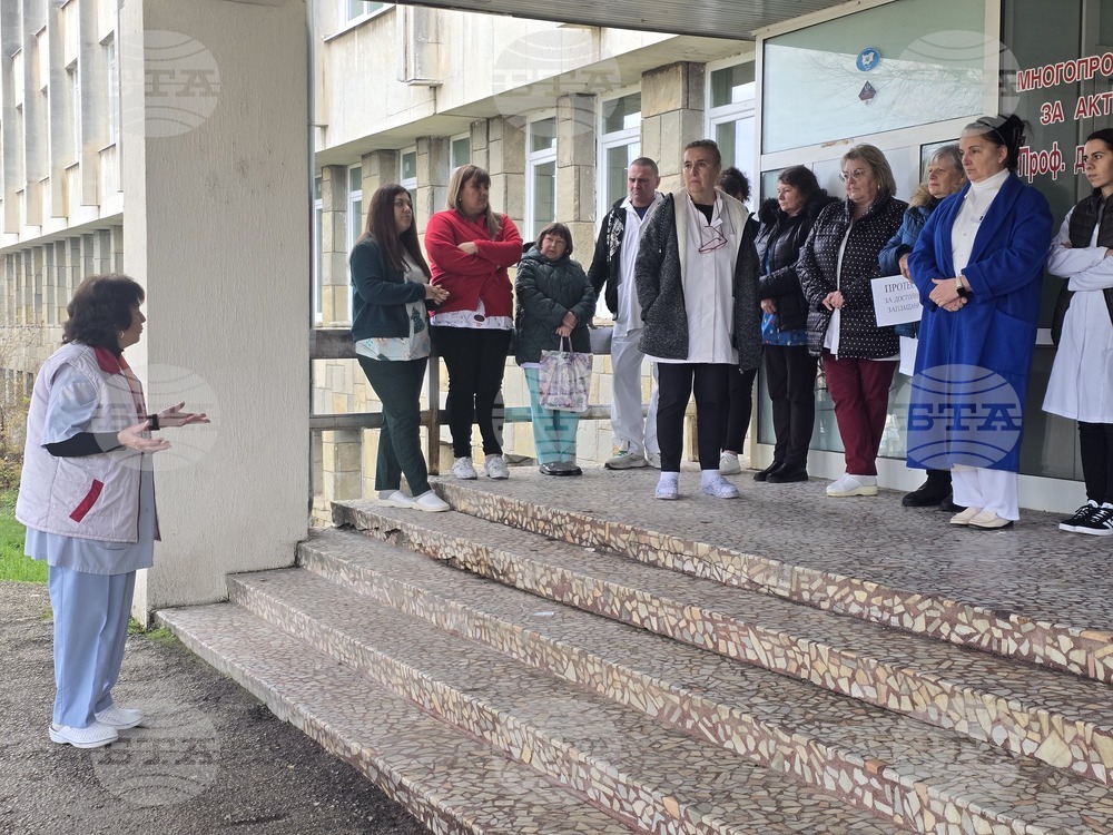 Ловеч - медицински специалисти - протест