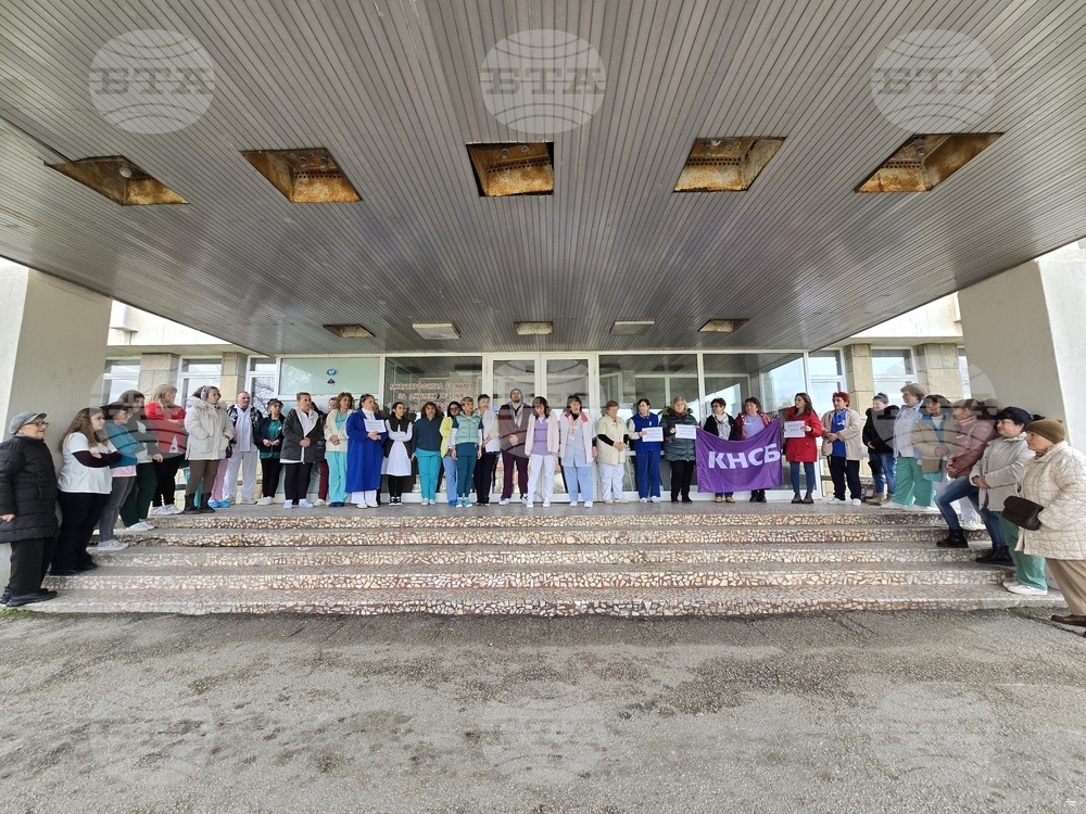 Ловеч - медицински специалисти - протест