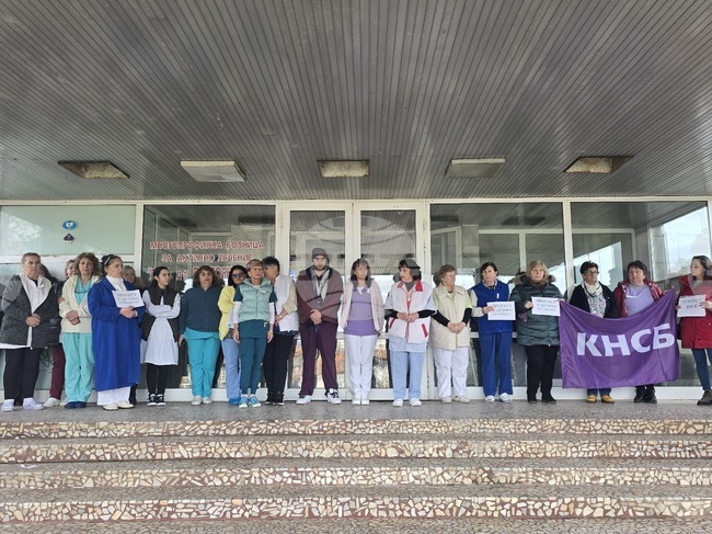 Ловеч - медицински специалисти - протест