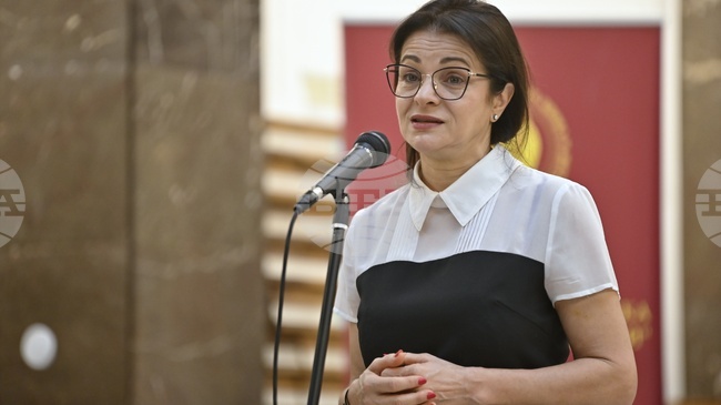 Словото е най-силното оръжие, с което човек разполага, откакто се помним, каза Росица Кирова на празника на Националната библиотека