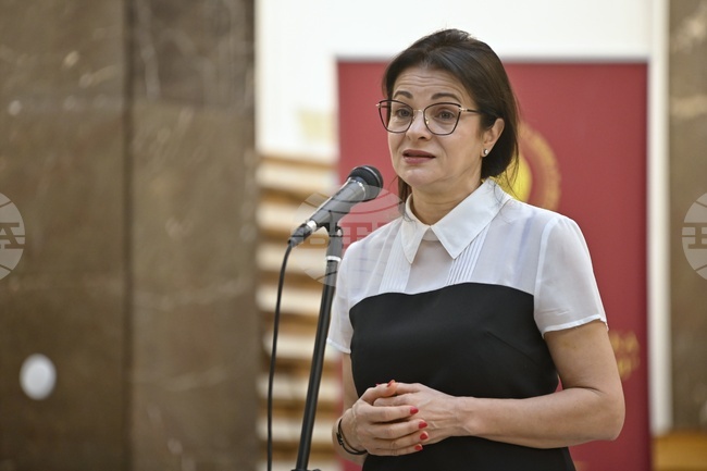 Словото е най-силното оръжие, с което човек разполага, откакто се помним, каза Росица Кирова на празника на Националната библиотека