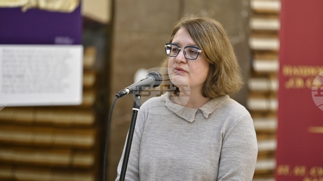 Изложбата „Истории от глаголически времена“ показва, че глаголицата и кирилицата са съществували едновременно, каза доц. Десислава Найденова