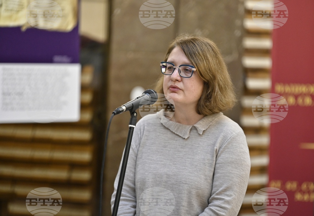 Изложбата „Истории от глаголически времена“ показва, че глаголицата и кирилицата са съществували едновременно, каза доц. Десислава Найденова