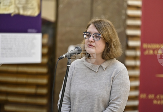 Изложбата „Истории от глаголически времена“ показва, че глаголицата и кирилицата са съществували едновременно, каза доц. Десислава Найденова