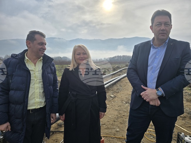 С подмяната на довеждащия водопровод за село Първомай започна изпълнението на инвестиционната програма за 24 села в община Петрич