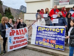 Враца - медицински специалисти - протест