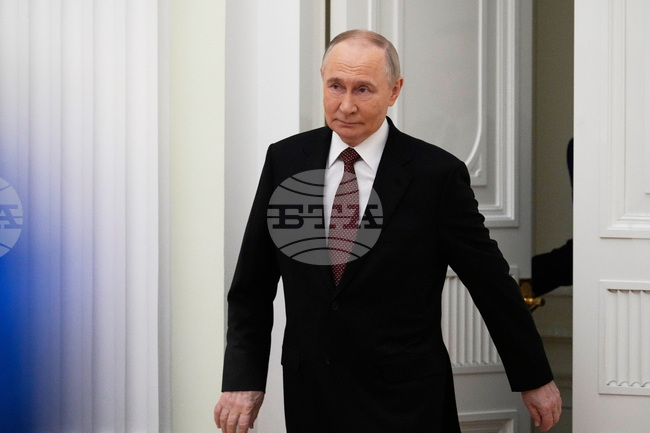 Путин пристигна в Ашхабад, където ще проведе редица срещи 