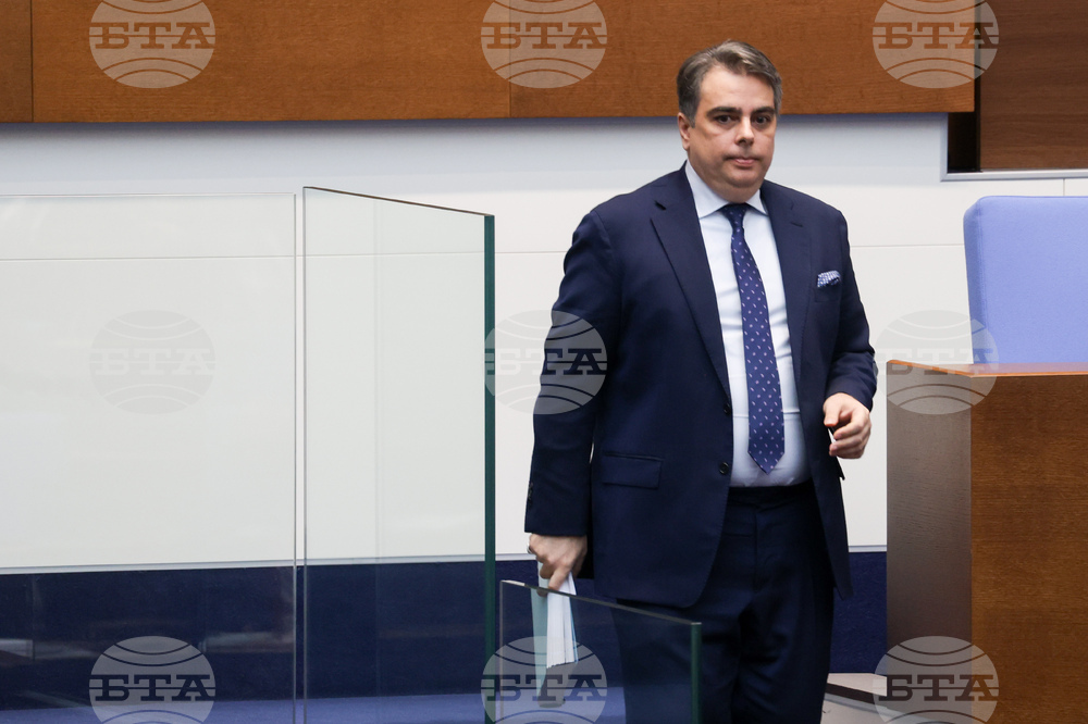 Асен Василев обяви, че от ПП-ДБ започват да събират подписи за оставката на Рая Назарян заради неспазване на правилника за дейността на НС