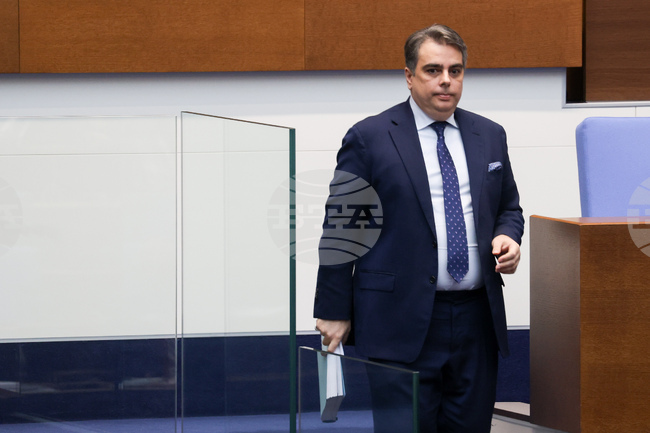 Асен Василев обяви, че от ПП-ДБ започват да събират подписи за оставката на Рая Назарян заради неспазване на правилника за дейността на НС