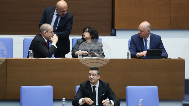 Депутатите ще гласуват по внесения вот на недоверие към кабинета "Желязков" утре в 13:30 часа