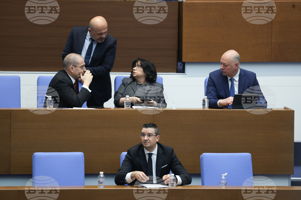 Депутатите ще гласуват по внесения вот на недоверие към кабинета "Желязков" утре в 13:30 часа