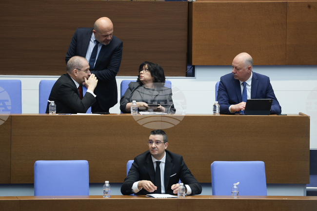 Депутатите ще гласуват по внесения вот на недоверие към кабинета "Желязков" утре в 13:30 часа