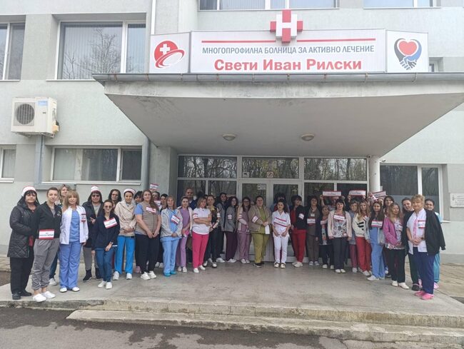 Специалистите по здравни грижи от разградската болница протестираха за по-добри условия на труд и достойни възнаграждения