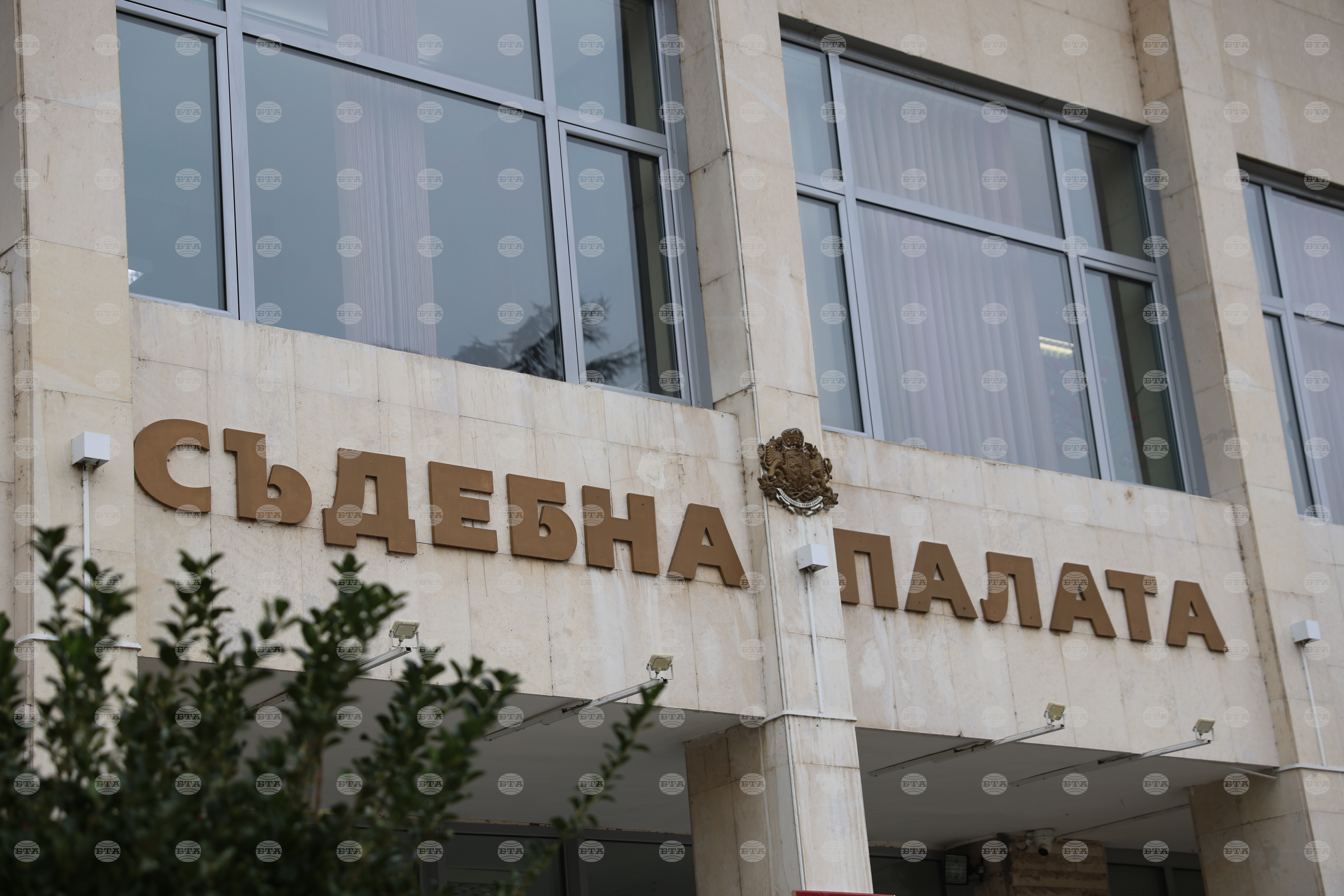 Трима обвиняеми за кражба от апартамент в Благоевград остават в ареста