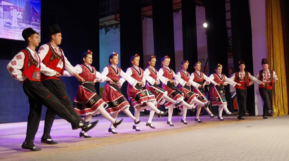 Фолклорен ансамбъл „Фаворит” в Угърчин ще чества 15-годишнината си с празничен концерт в читалището