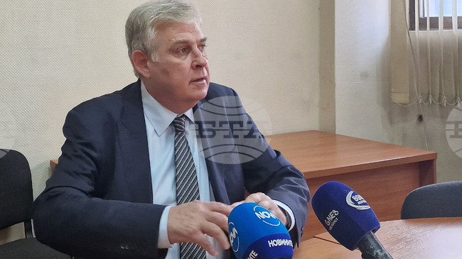 В Центъра за спешна медицинска помощ в София отбелязват 90 години от създаването му, началните заплати са 3500 лева, търсят се 140 медици