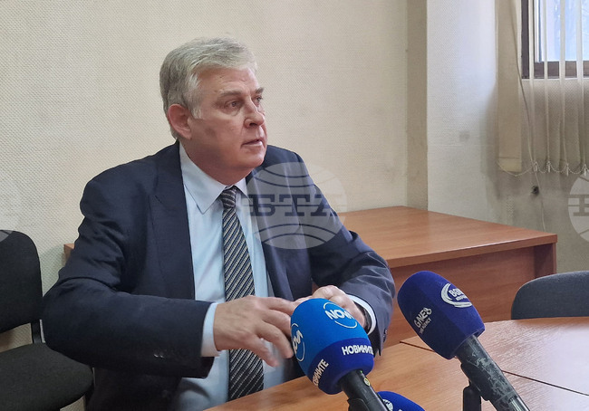 В Центъра за спешна медицинска помощ в София отбелязват 90 години от създаването му, началните заплати са 3500 лева, търсят се 140 медици