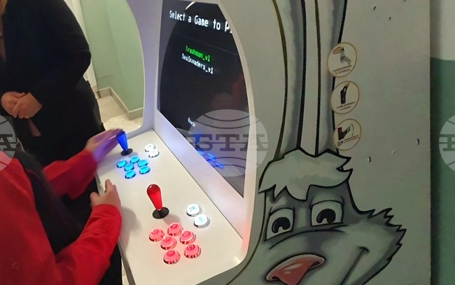 В бургаско училище беше поставена първата по рода си аркадна игра с образователна и екологична насоченост 