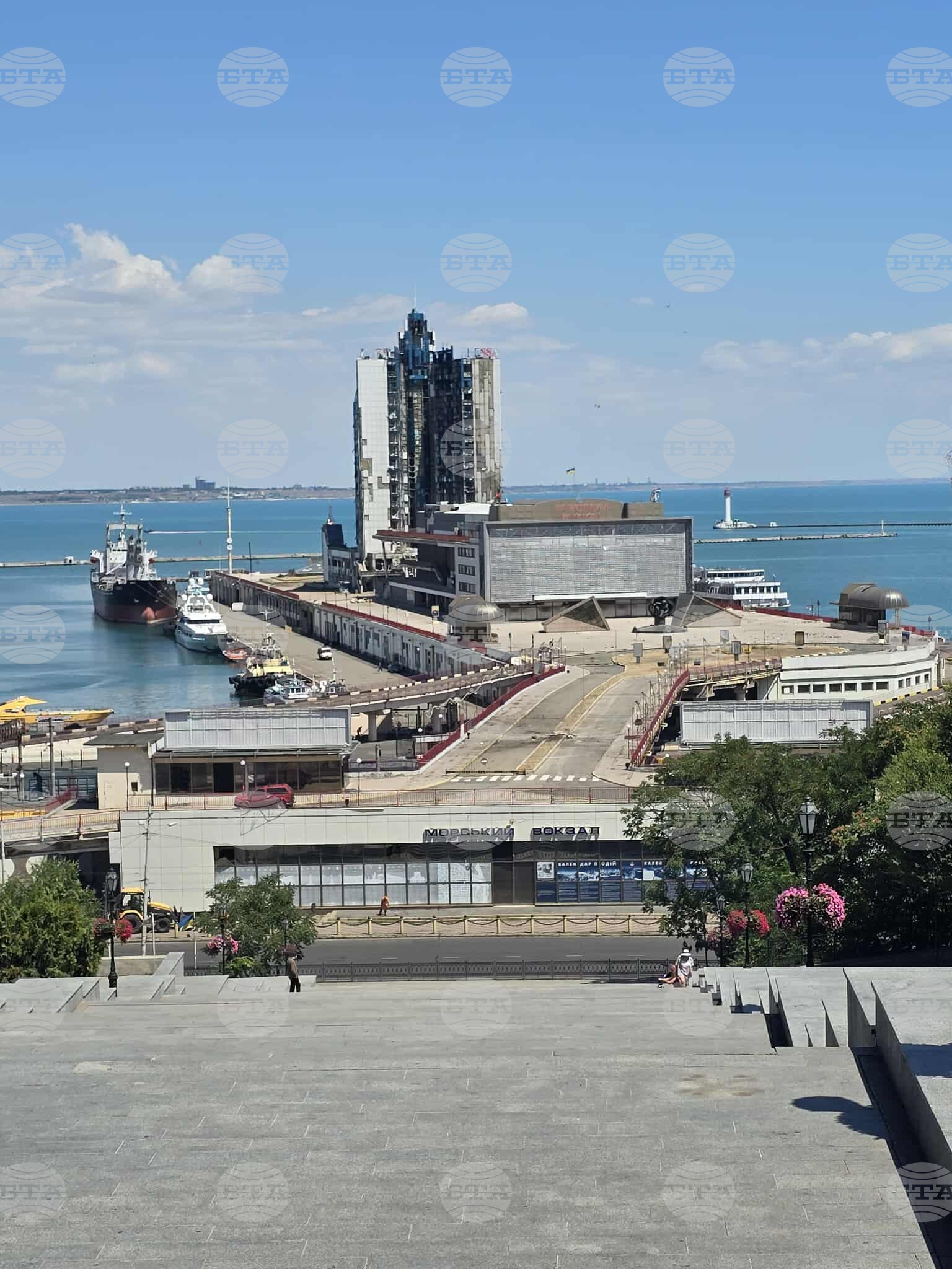 Украинската служба за сигурност съобщи, че е задържала кораб на руския сенчест флот в пристанището на Одеса