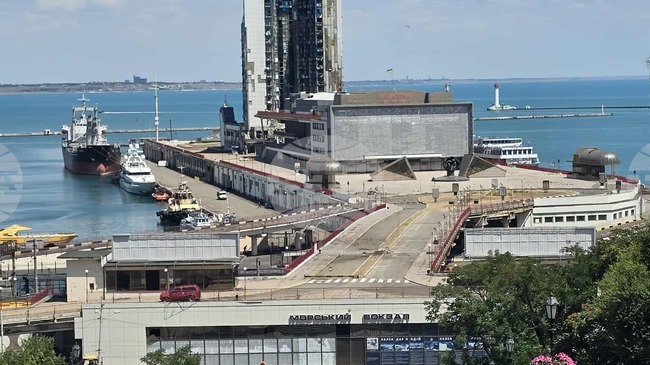 Украинската служба за сигурност съобщи, че е задържала кораб на руския сенчест флот в пристанището на Одеса