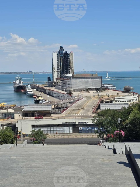 Русия нанесе ракетен удар по гражданската пристанищна инфраструктура на Одеска област днес, потвърди украинският вицепремиер Олексий Кулеба