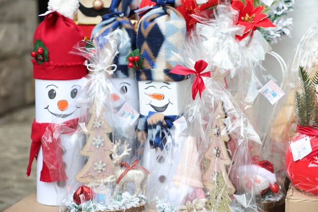 Коледен базар на потребителите на социални услуги в Община Банско