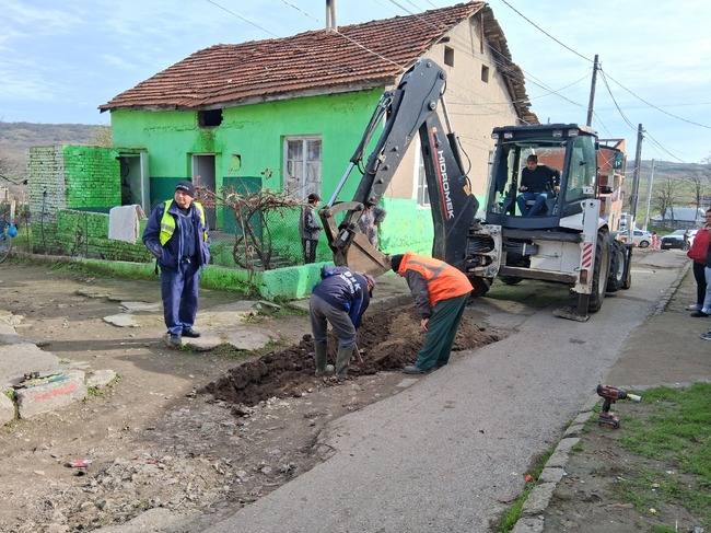 Акция по прекъсване на водоподаването заради неплатени сметки започна в квартал "Изток 2" в Димитровград, съобщиха от ВиК-Хасково 
