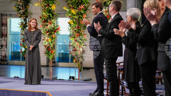 Дъщерята на Мария Корина Мачадо прие Нобеловата награда за мир от нейно име