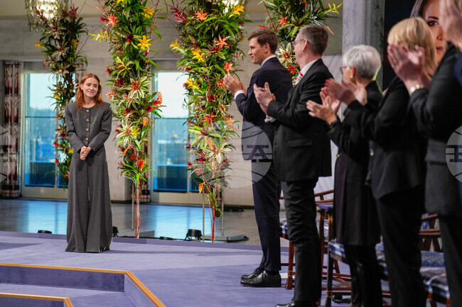 Дъщерята на Мария Корина Мачадо прие Нобеловата награда за мир от нейно име