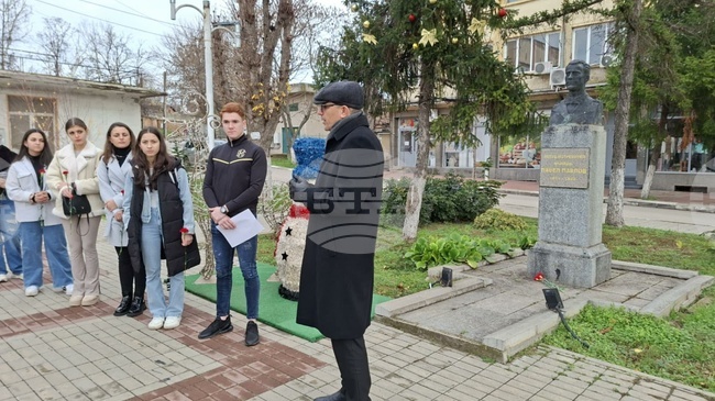 В град Тръстеник, Плевенска област, почетоха паметта на летеца Павел Павлов