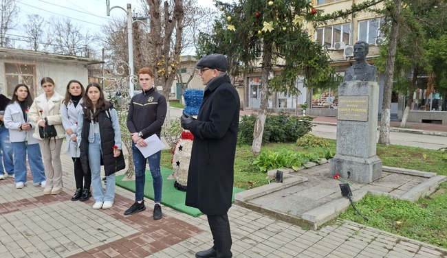 В град Тръстеник, Плевенска област, почетоха паметта на летеца Павел Павлов